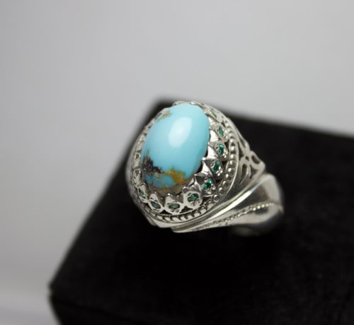 فيروز مطعم بالزمرد