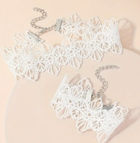 سوار مع سلسال دانتيل