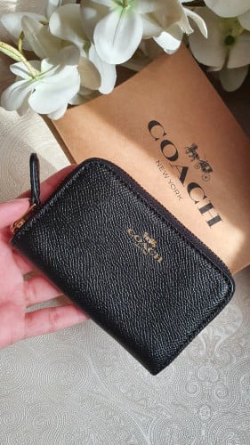 محفظة صغيرة من كوتش