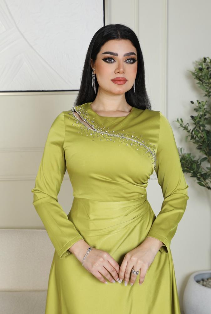 فستان ناعم بكرستال من الرقبه