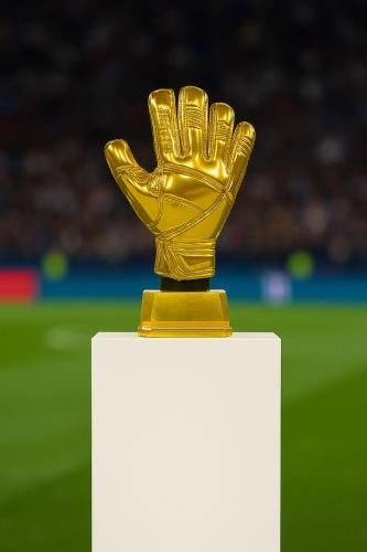 القفاز الذهبي