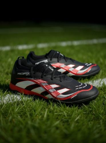 بوت كرة قدم رجالي