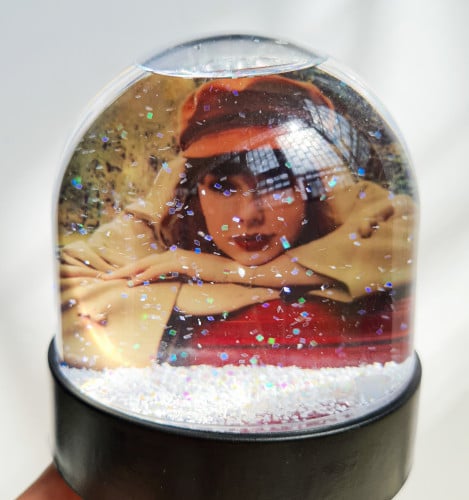 كرة ثلجية لتايلور سويفت