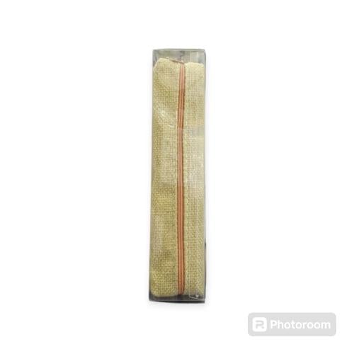 مقلمة لون زمردي