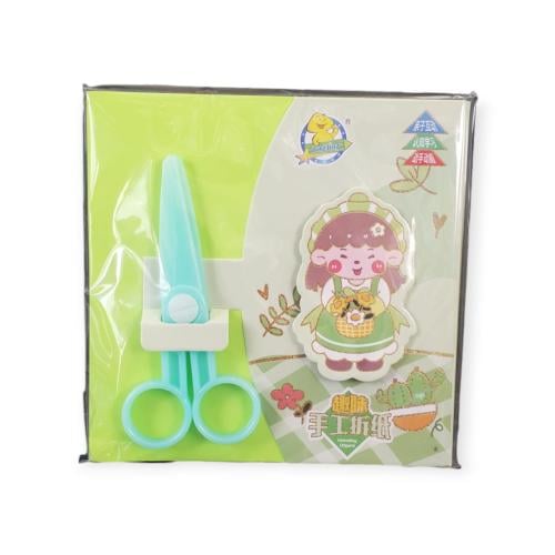 مقص بلاستيك مع ورق حبة