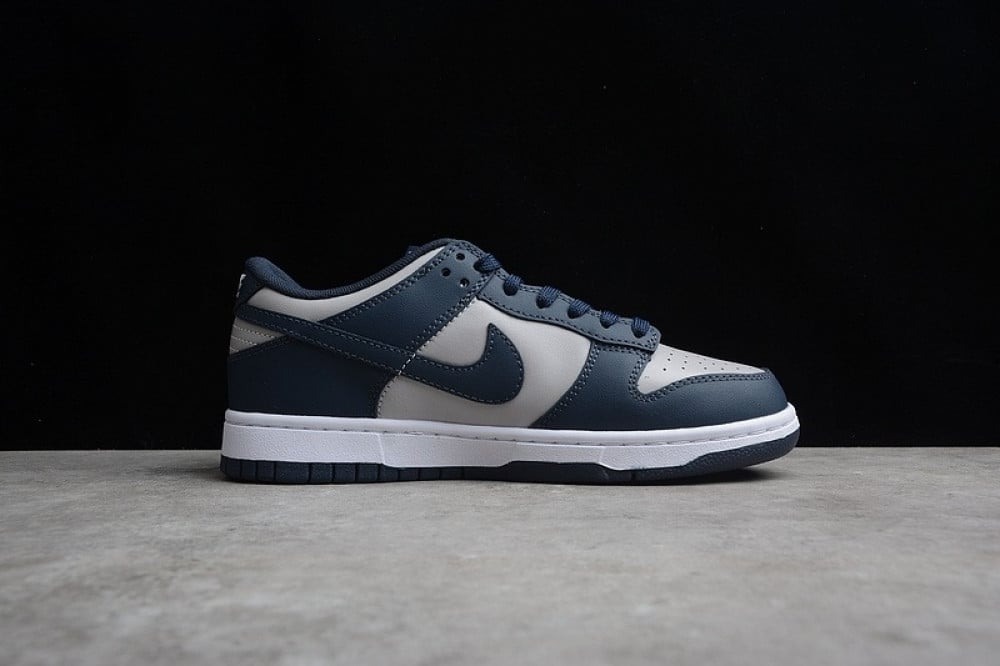 Nike Dunk  Low “ Georgetown”