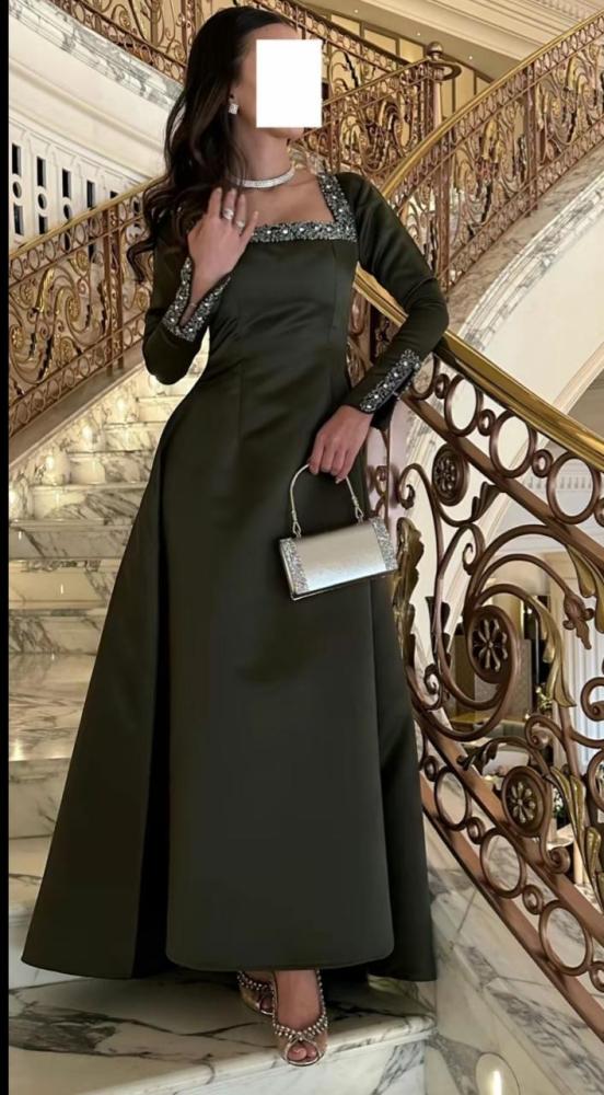 فستان سهرة انيق تفته لمعة