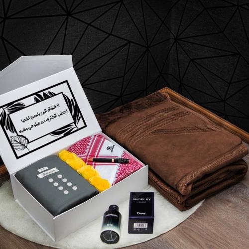 هديه رجاليه بوكس قماش شتوي وفروه وقلم بالاسم وعطر...