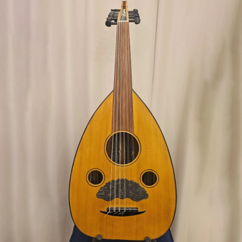 عود رزين نسخة خشب بلاك لامبا وبادوق