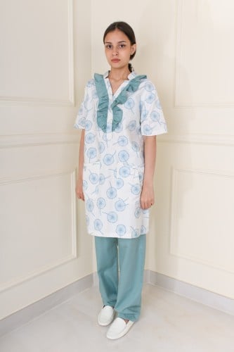 ملابس يونيفورم أخضر مميز بلوزة طويلة تناسب العاملات المسلمات