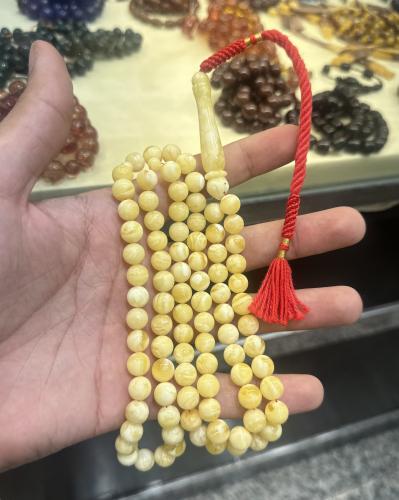 مسباح كهرمان مبرقع بتشخيط جبس