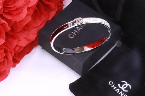 أسوارة ماركة - CHANEL