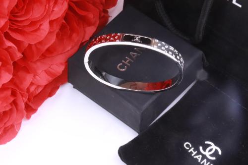 أسوارة ماركة - CHANEL