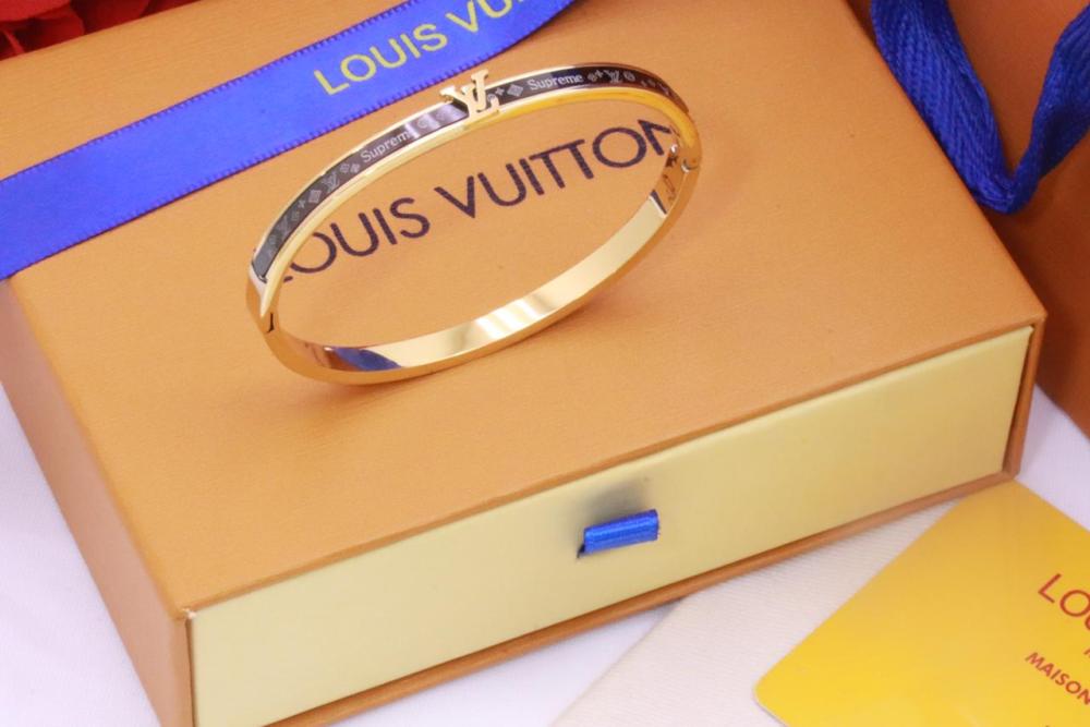 أسوارة ماركة - LOUIS VUITTON