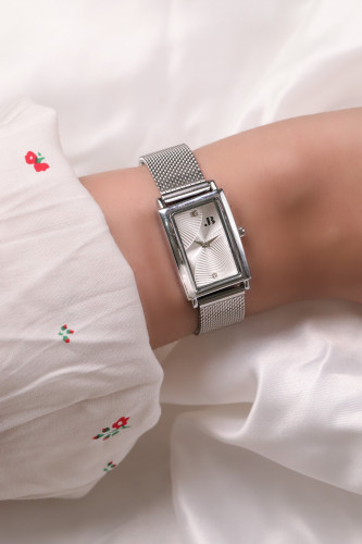 ساعة نسائية ضمان سنه وضد الماء