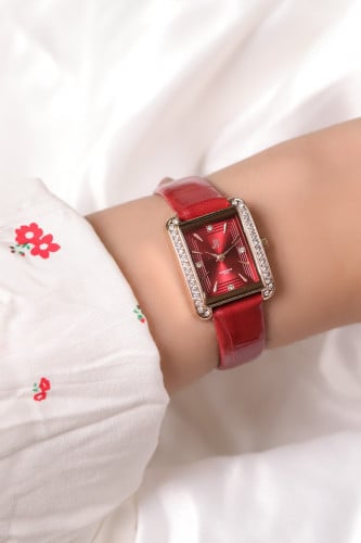 ساعة نسائية ضمان سنه وضد الماء