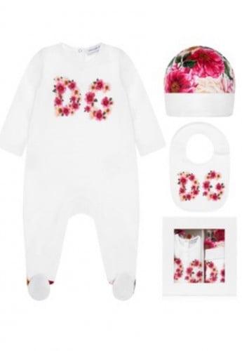 طقم مولود بناتي