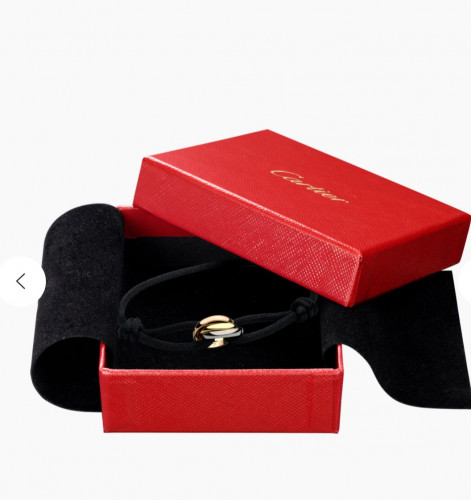 اسوارة Trinity bracelet, 18K white gold, 18K rose gold, 18K yellow gold.