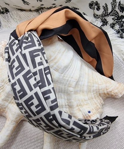 طوق تصميم FENDI - فيونكة قماش جلد