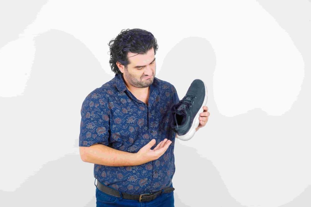 كيفية ازالة رائحة الاحذية الكريهة