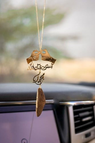 تعليقة يدين حب لا نهاية بكسرة العود