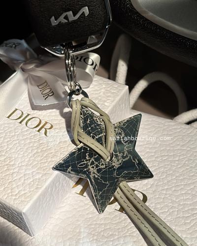 ميدالية سيارة من DIOR