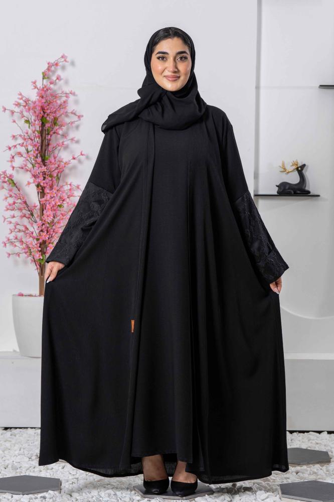 عباية كلوش أسود بتدخيلات الجاكر على الأكمام