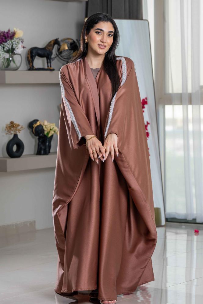 عباية بشت عسلي بتدخيلات كرستال على الاكتاف