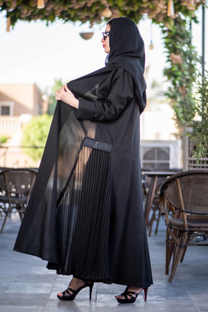 Cloche collar abaya with pleated inserts on the sides