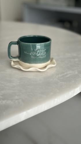 كوب مع طبق بعبارة ( صباح ينص على أن كل الأماني ممكنة لا توقف سعيك)