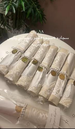 سجاده صلاه+سبحه+كيس فاخر للتقديم