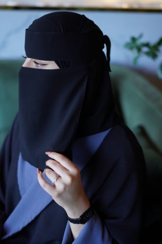 نقاب وسط