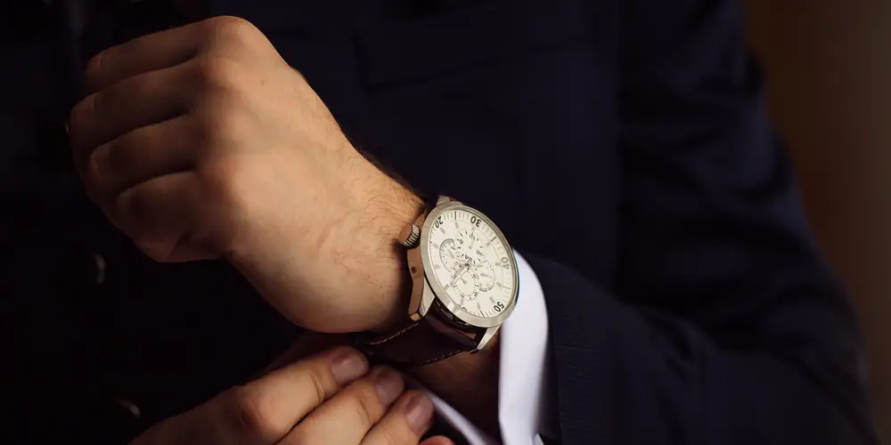 طريقة تنظيف استيك الساعة الجلد من متجر تيك كوليكشن