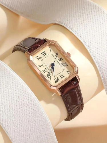 ساعة غير رسمية للنساء