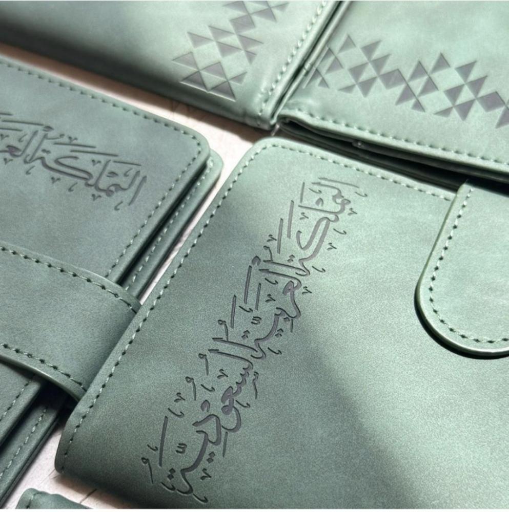 محافظ لجواز السفر