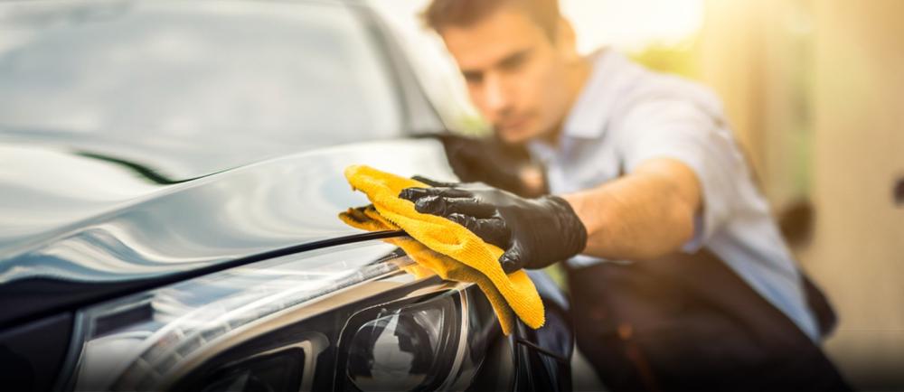 مستلزمات تنظيف السيارة تمنح سيارتك مظهرًا لامعًا يدوم طويلًا
