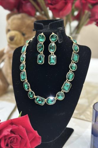 طقم مع حلق