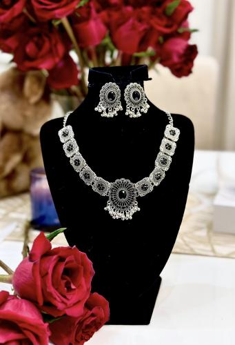 طقم فضي مطلي مع حلق