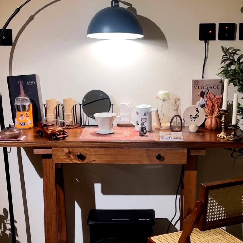 طاولة كوفي كورنر خشب طبيعي – تصميم كلاسيكي فاخر من متجر نزل