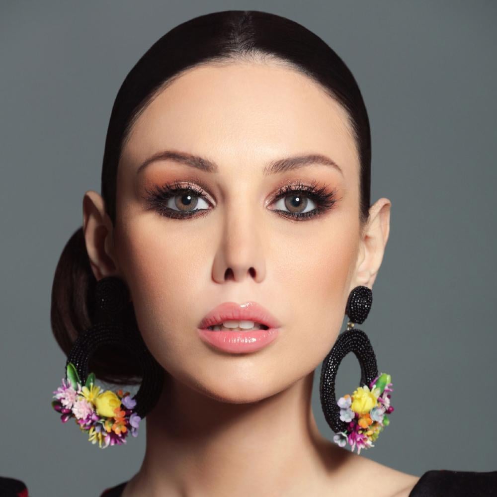 عدسات تجميلية ميدنايت بإشراقة هادئة