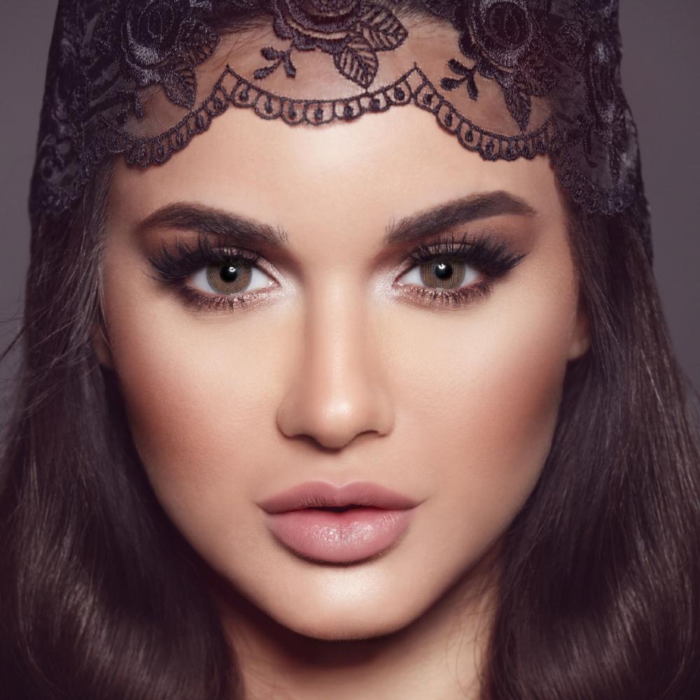 ترافل عدسات الزينة لون بني غني داكن مع ظل هادئ