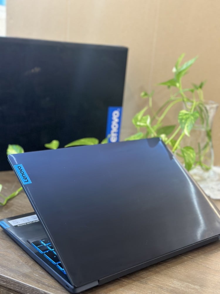 لابتوب ألعاب Lenovo بكرتونه معالج Core i7