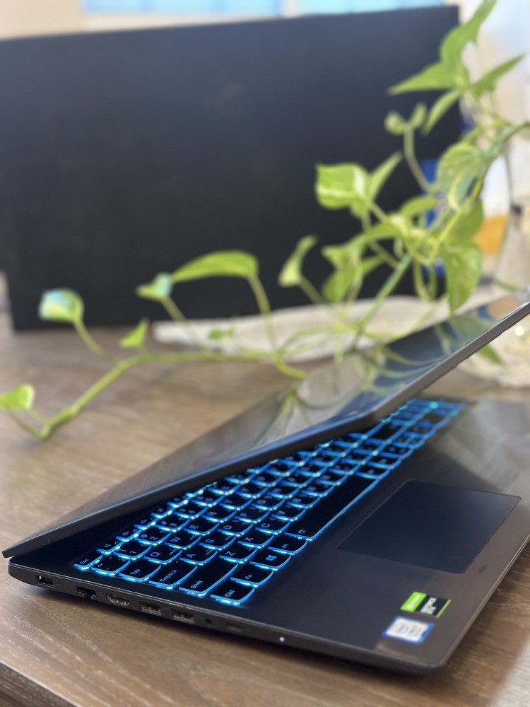 لابتوب ألعاب Lenovo بكرتونه معالج Core i7