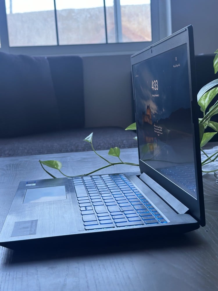 لابتوب ألعاب Lenovo بكرتونه معالج Core i7