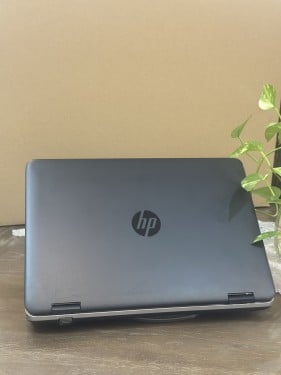 لابتوب HP الرمادي بمعالج AMD