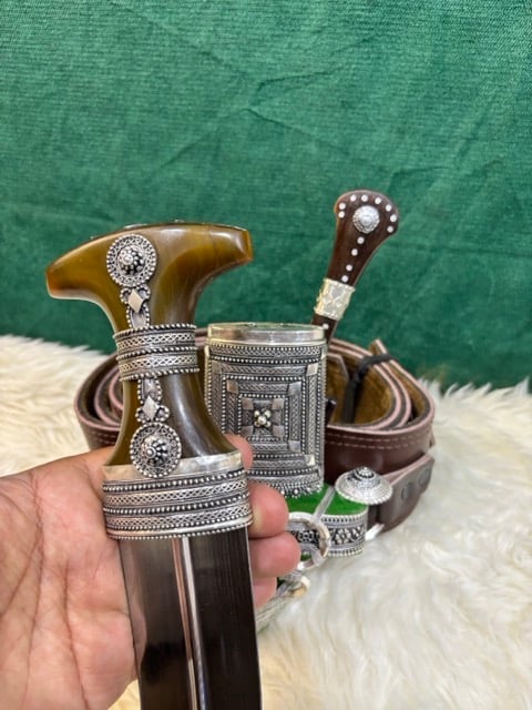 جنبية خنجر قرن فضة