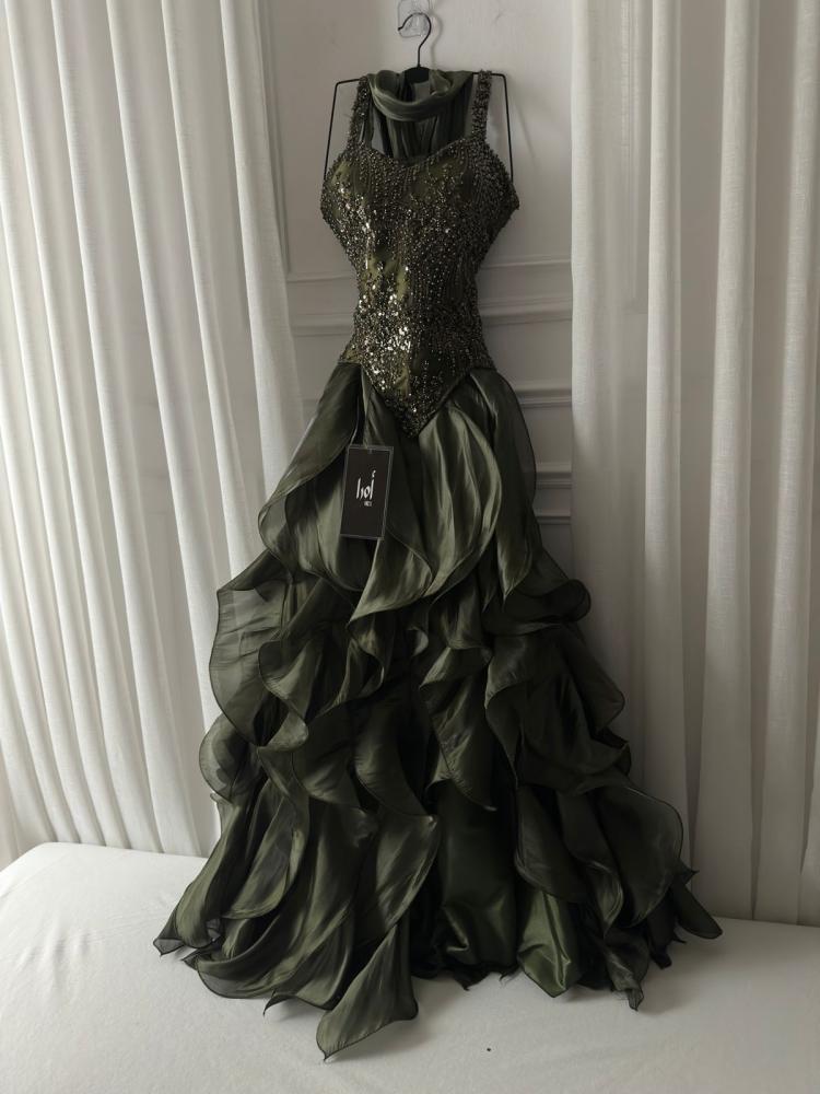 green crinkle dress Olive with a sequined bodice, evening wear, pleats, crinkle shawl, and separate sequined sleeves assembly level:no assembly required