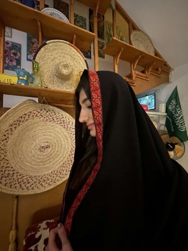 أسود طبقتين - طرف بطول الطرحة