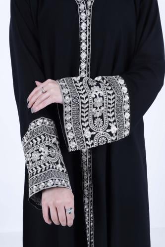عباية نص كلوش أنيقة بتصميم مميز