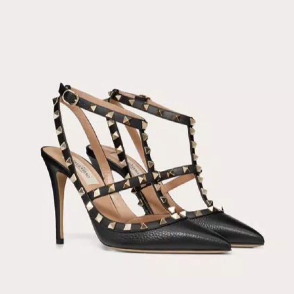 VaSh18 ROCKSTUD GRAINY LEATHER ANKLE STRAP PUMP